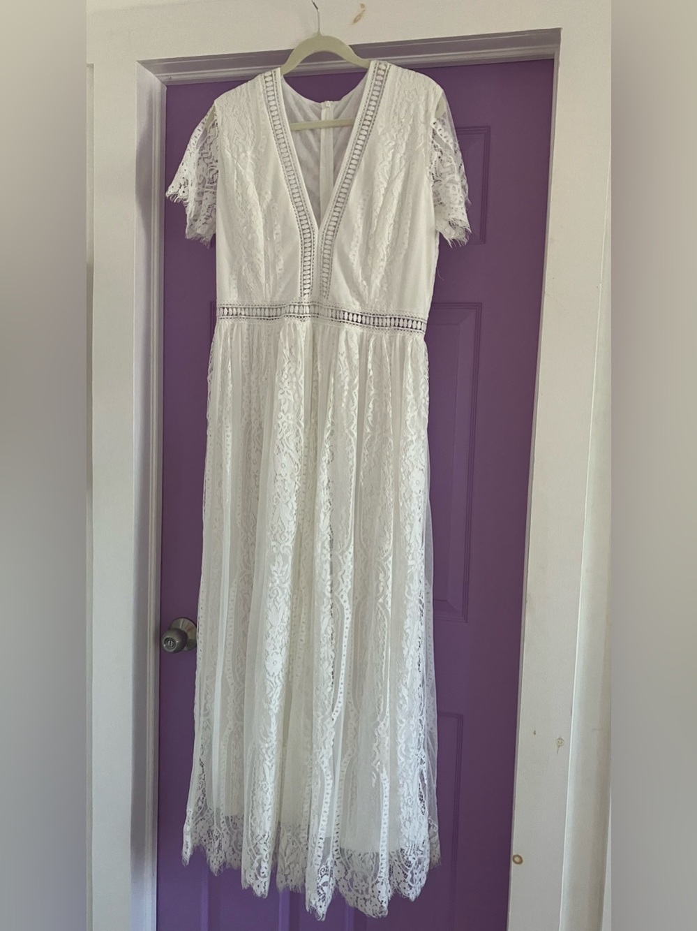 Elegant White Lace Maxi Dress - V-Neck, Short Sleeve